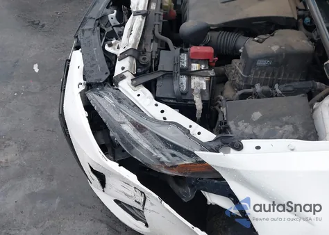 2017 Toyota Corolla Le z USA, uszkodzony, nr VIN 5YFBURHE6HP572144